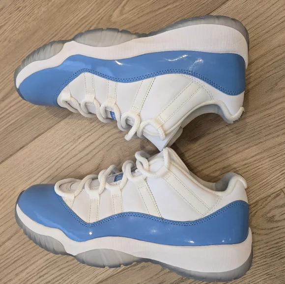 Jordan 11 Low - UNC - Picture 6 of 9